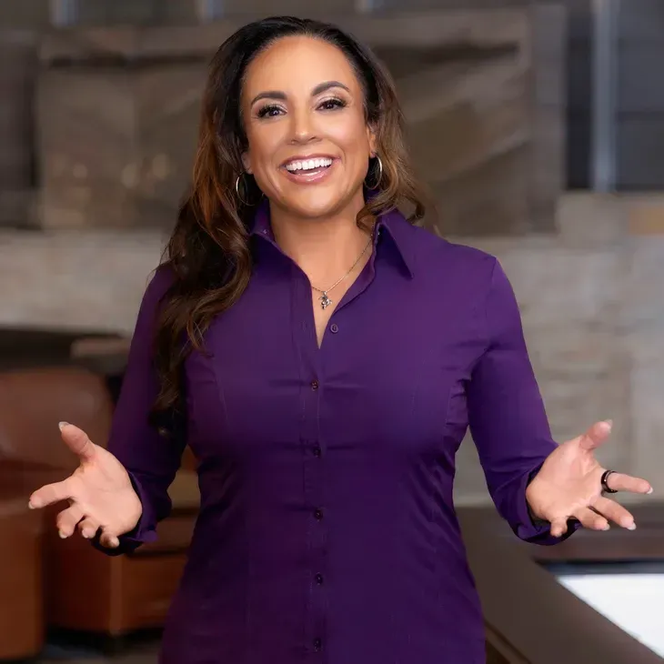 Elizabeth (Lisa) Bischoff smiling