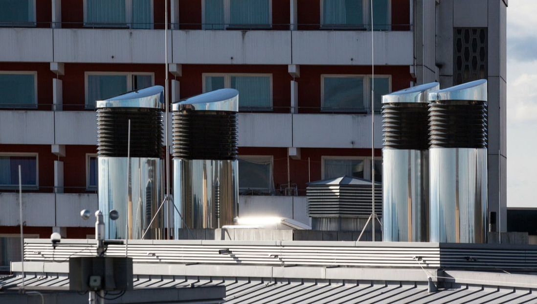 A building with a lot of chimneys on the roof