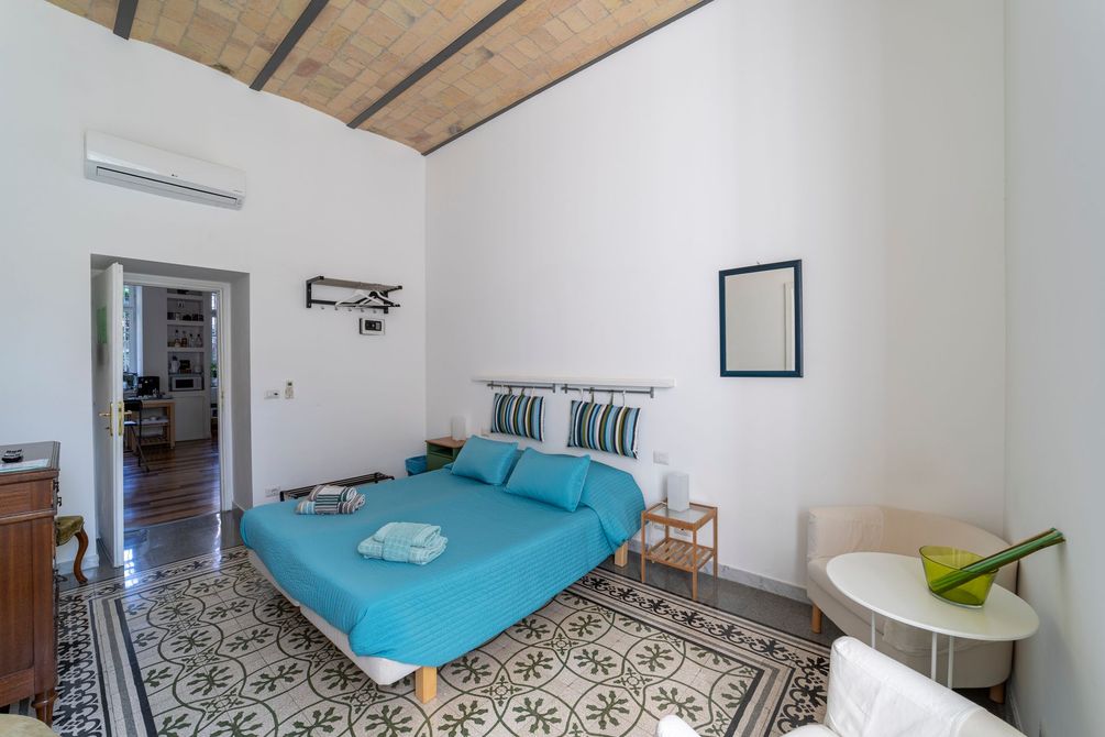 Bed - Green Room