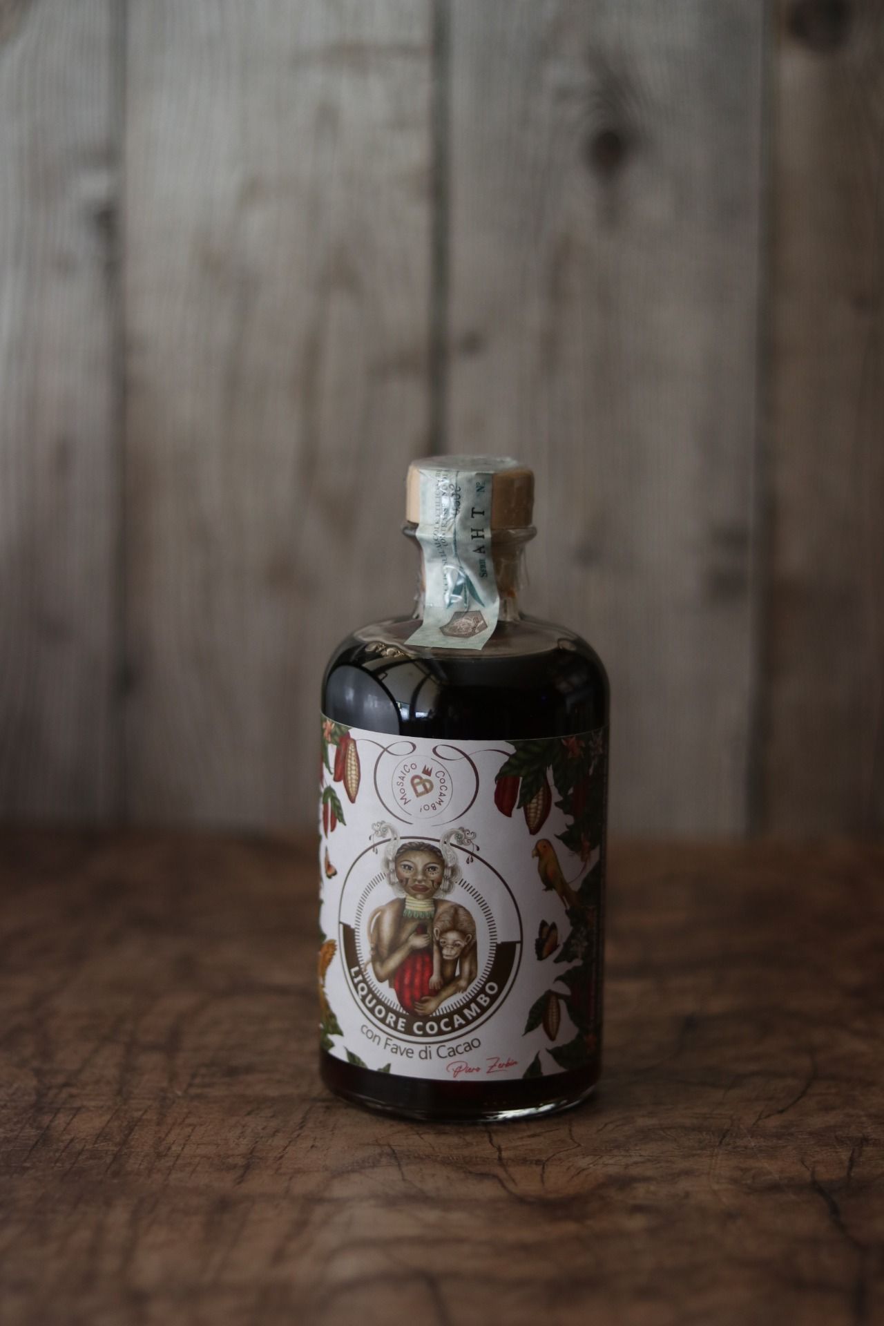 Bottiglia di liquore alle fave di cacao