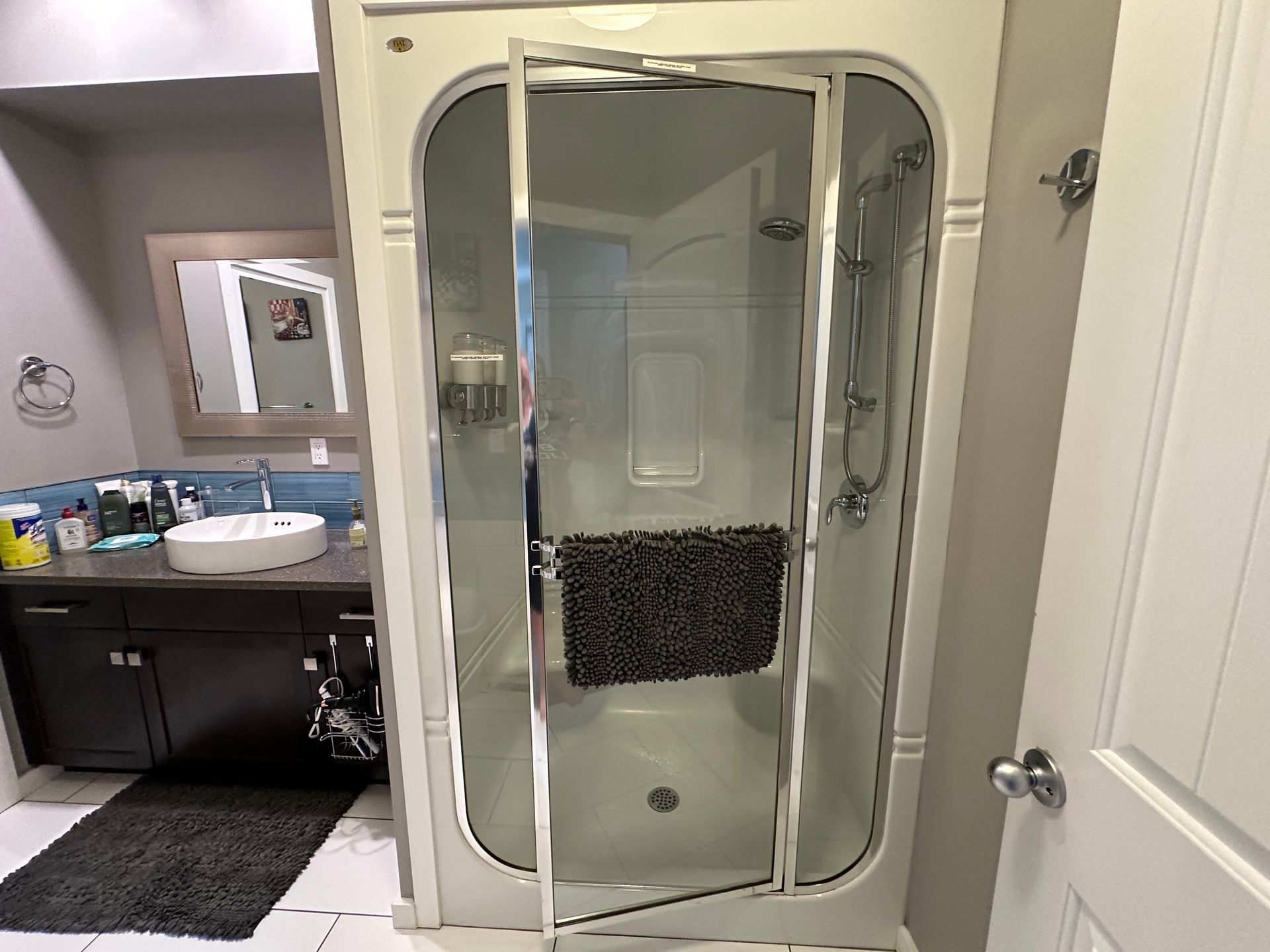 Comfort Twin bathroom at Stay549 Winnipeg