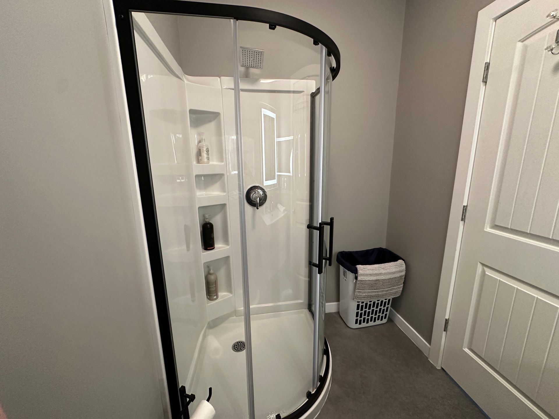 Superior King bathroom at Stay549 Winnipeg
