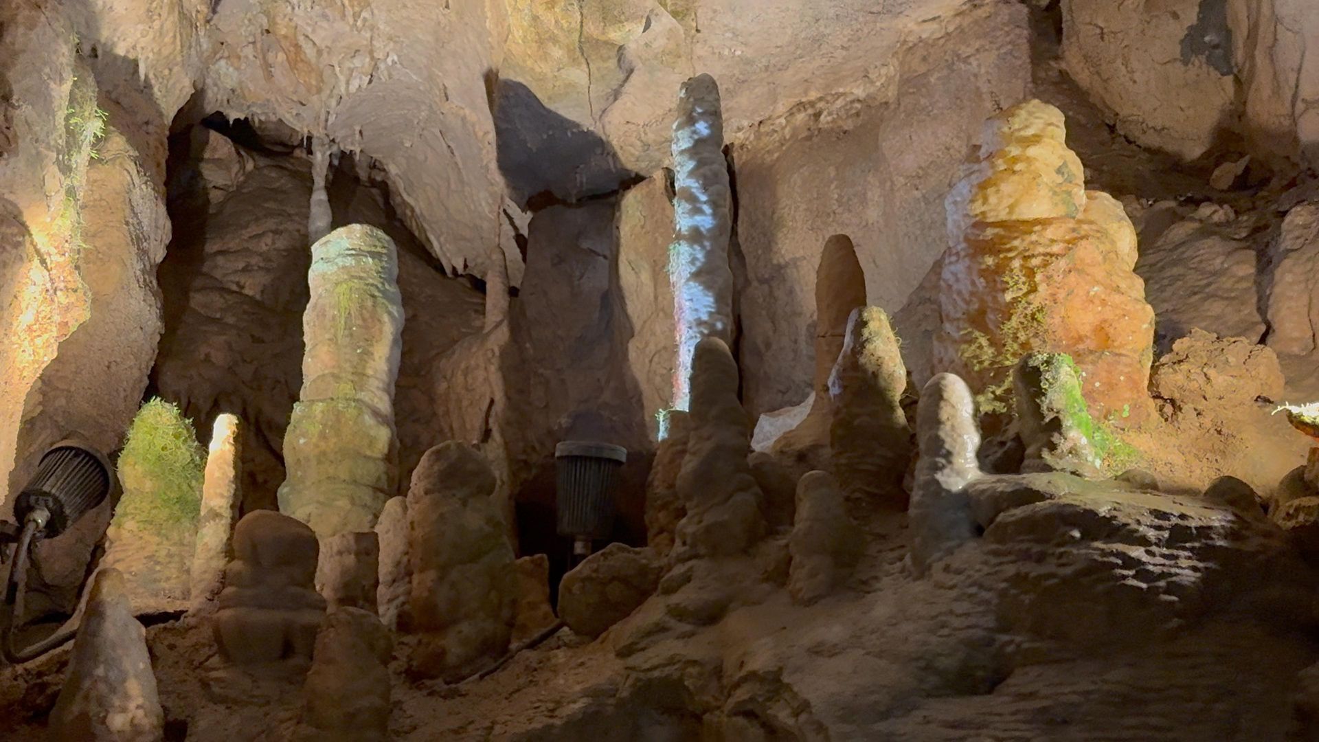 Gang in der Binghöhle