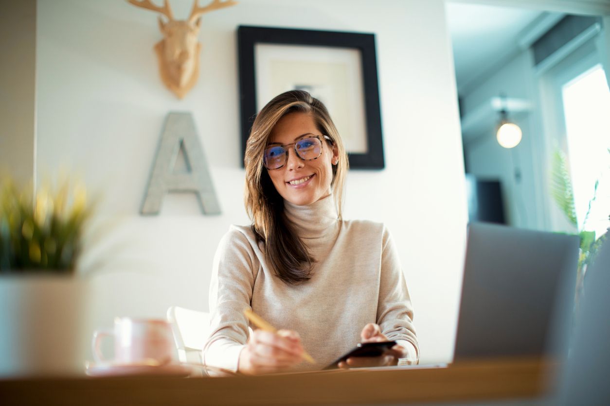An emerging college counselor working from her home office