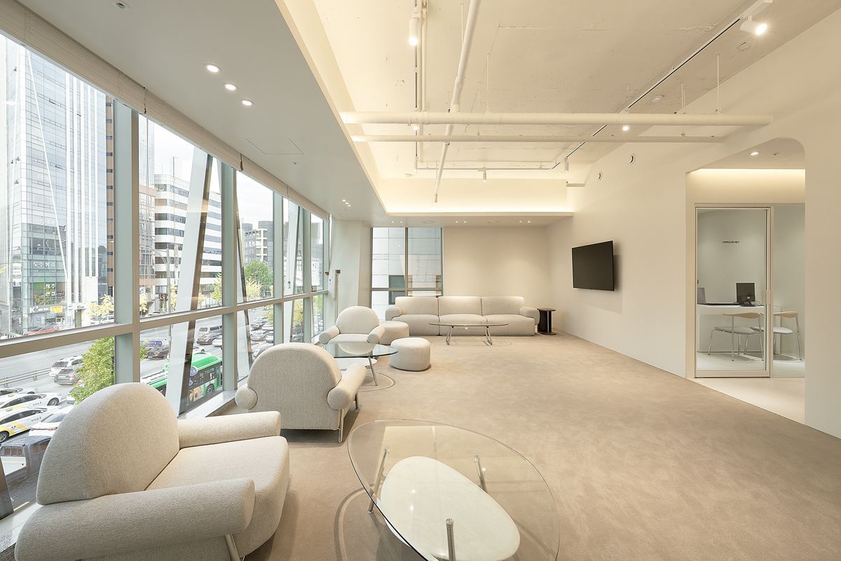 Waiting lounge at Cheongdam Peau Rêve Clinic, Seoul