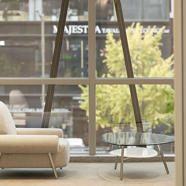 Lounge seating by the window at Peau Rêve Clinic