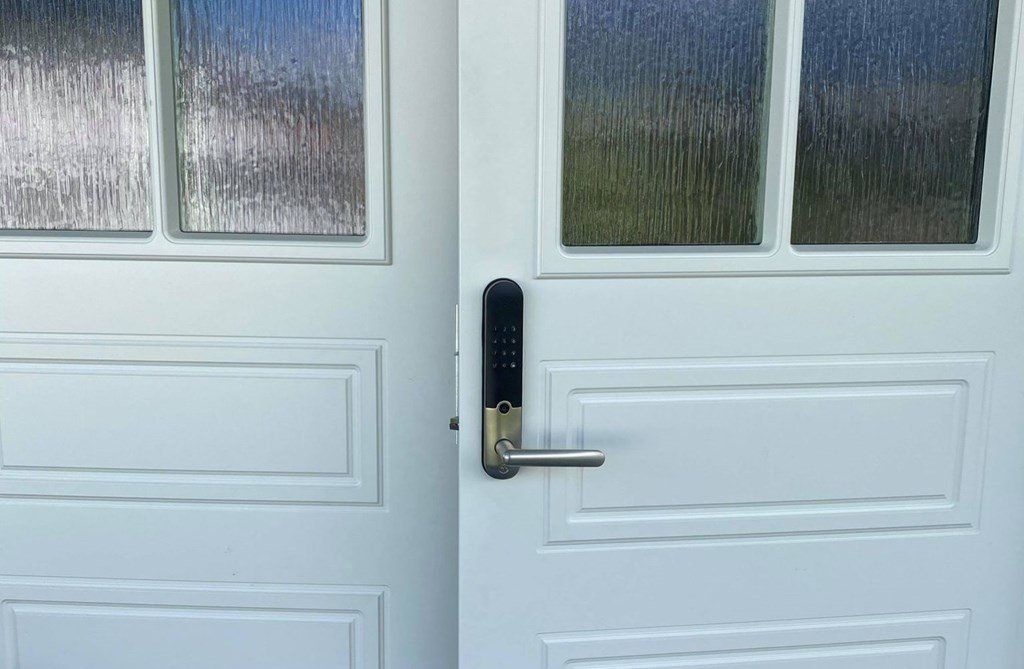 Montere Yale Doorman dobbelt dør