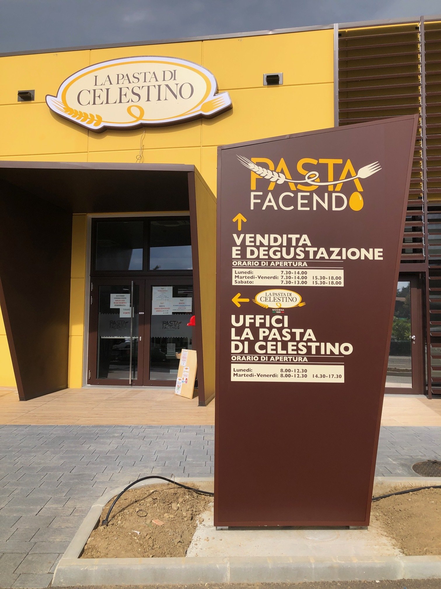 Luci Per Esercizi San Lazzaro Di Savena Nuova Neon Crea