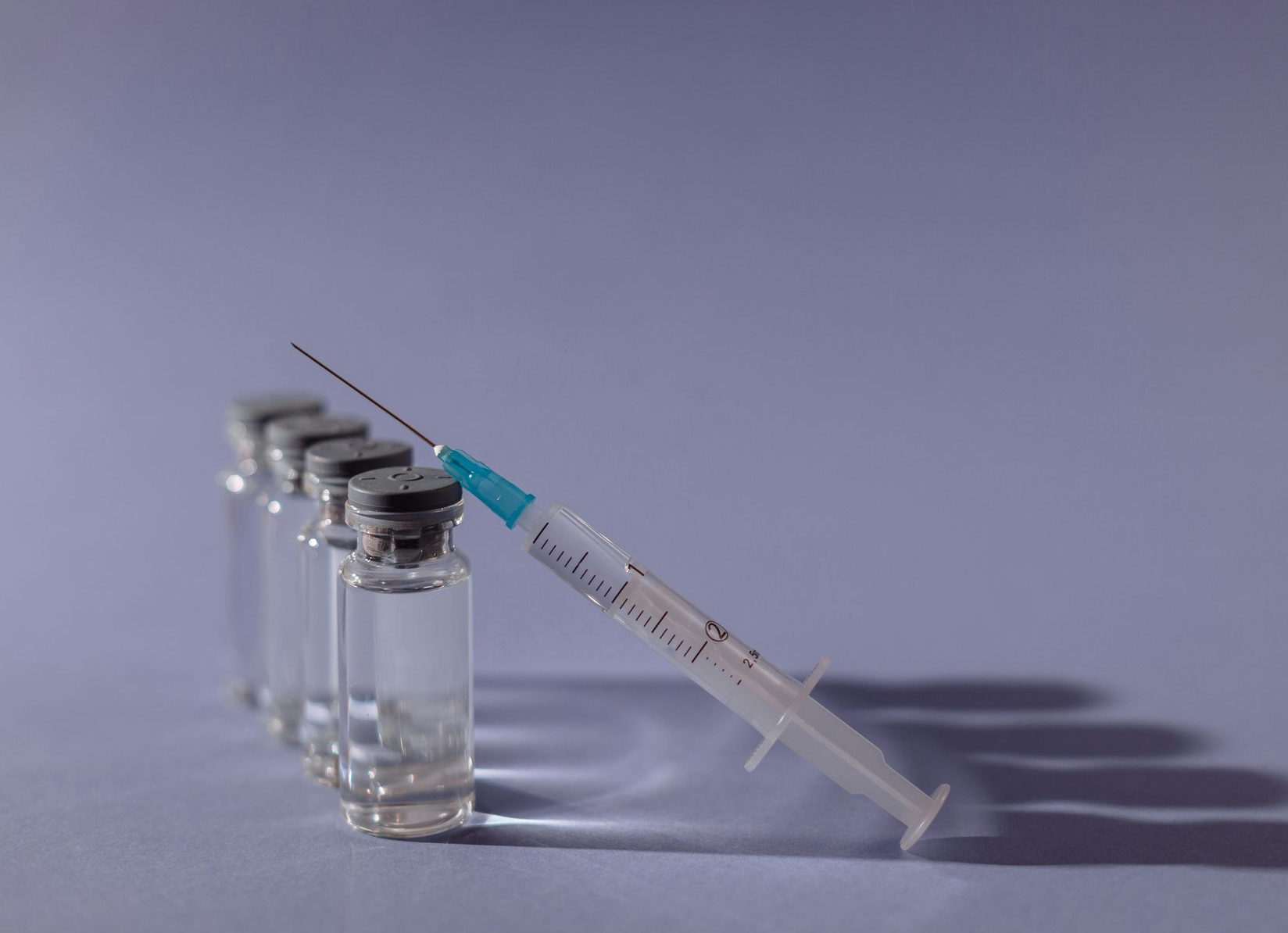 Spritze und Ampullen für die Neuraltherapie