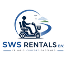 Het logo van SWS Rentals BV met een blauwe scootmobiel, een wegstreep, wolken en de slogan