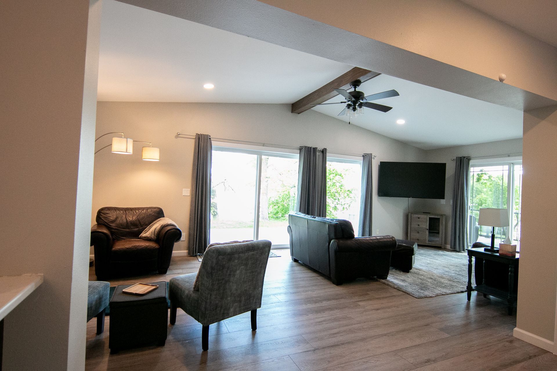 A living room filled with furniture and a ceiling fan.
