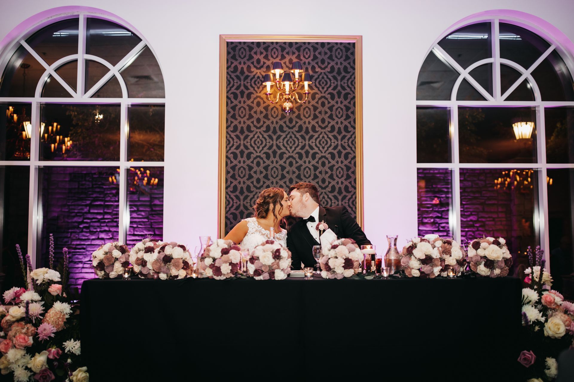 Sweetheart Table Kiss