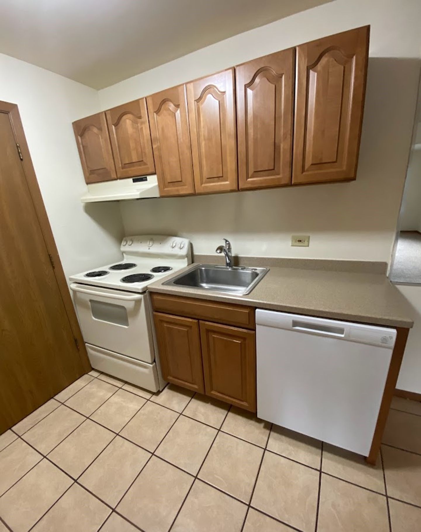 Home Antioch Manor Apartments Antioch, IL