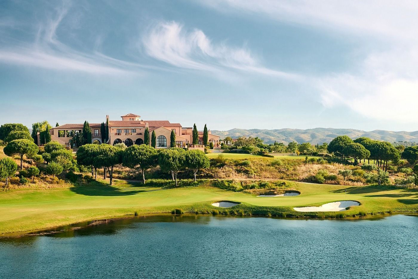 Professional private transfer in a premium vehicle with ample luggage space for golf clubs, arriving at a prestigious golf resort clubhouse.