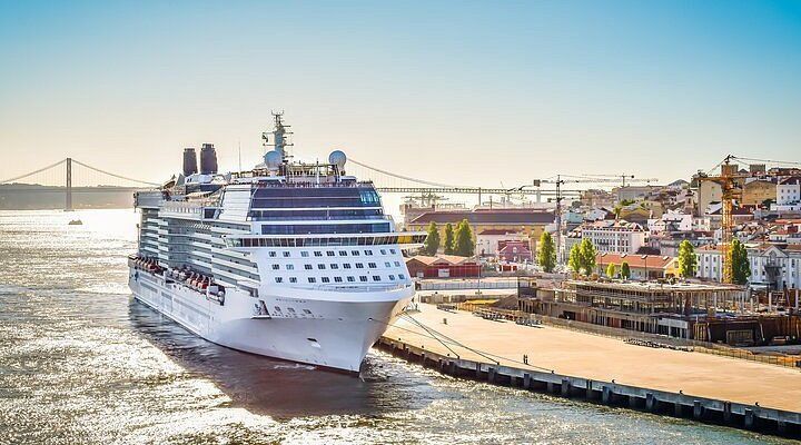 Professional private transfer in a premium vehicle waiting at the cruise terminal to welcome guests for a smooth transition from ship to shore.
