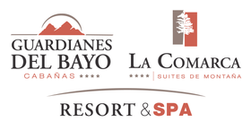 Logotipos de Guardianes del Bayo y La Comarca Resort & Spa sobre fondo blanco