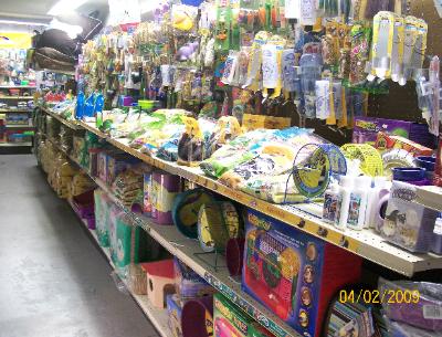 Assorted pet toy — Abilene, KS — Paws -N-Claws
