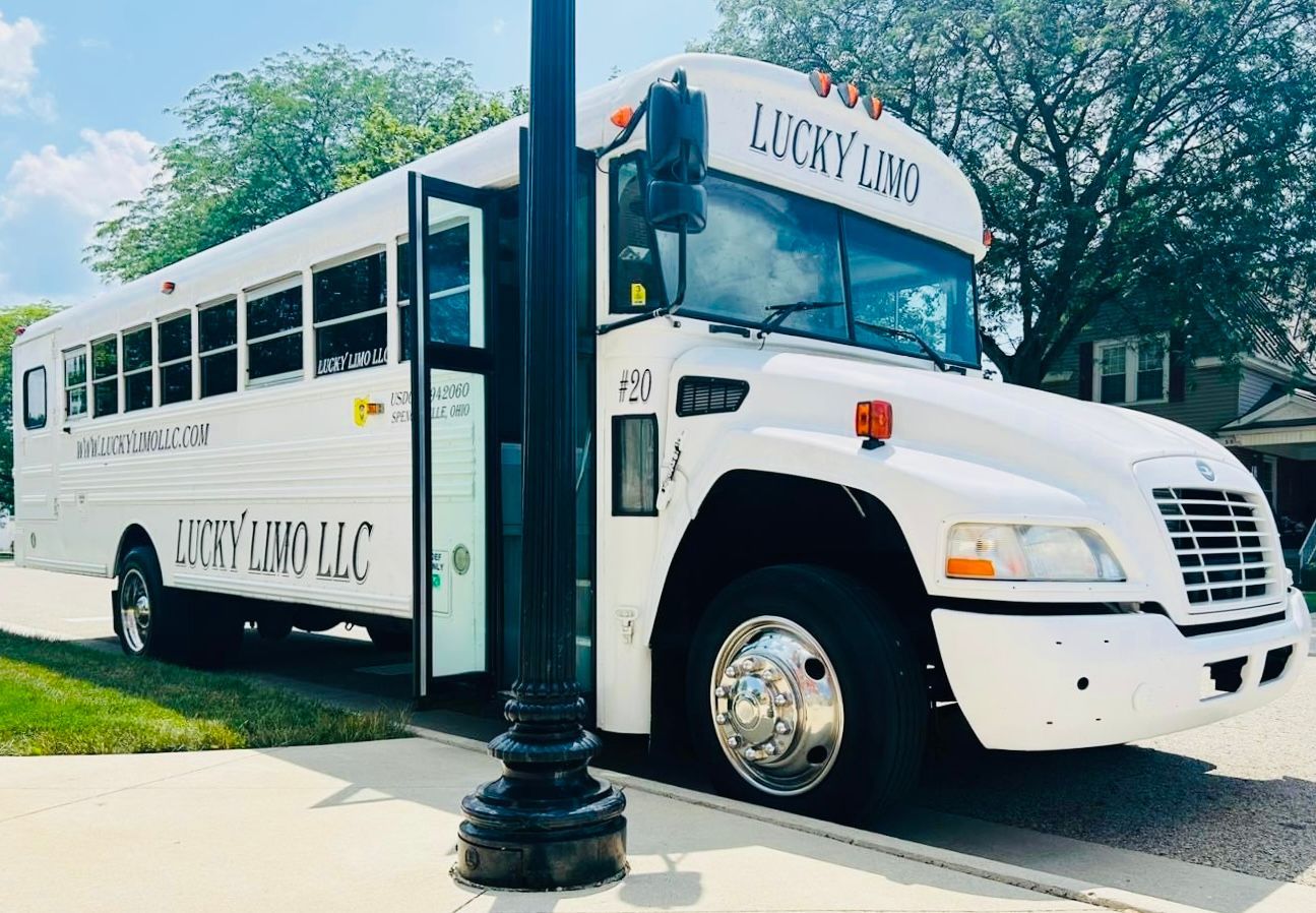 People Inside Wedding Bus — Spencerville, OH — Lucky Limo People Inside Wedding Bus — Spencerville, OH — Lucky Limo