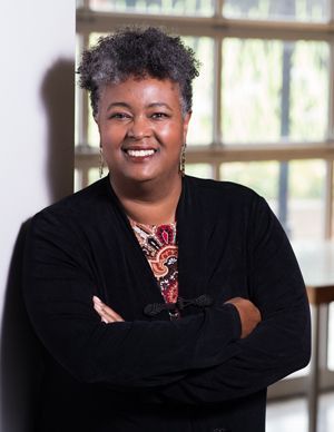 Lucinda Noches Talbert headshot
