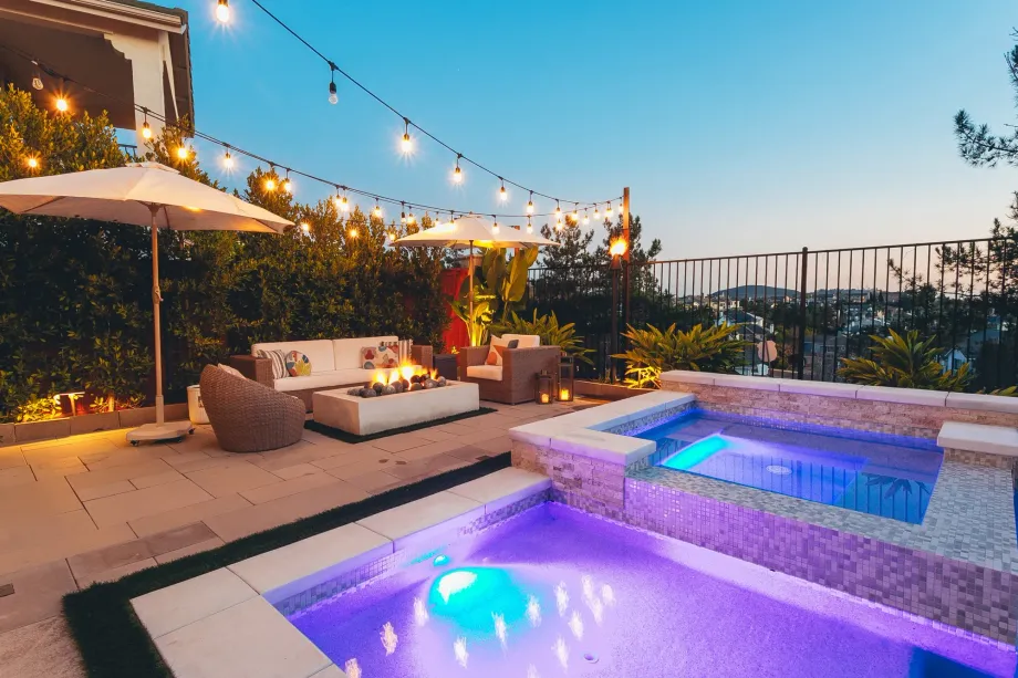 Modern rectangular pool with fire pit Modern rectangular pool with fire pit
