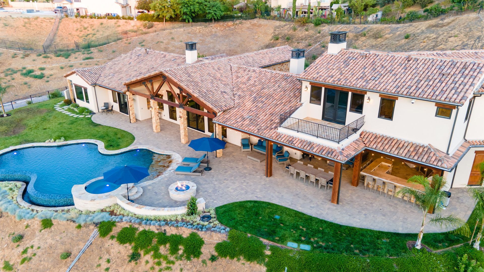 A luxury house by Ryan Levis Architect is sitting on top of a hill in Malibu beach.