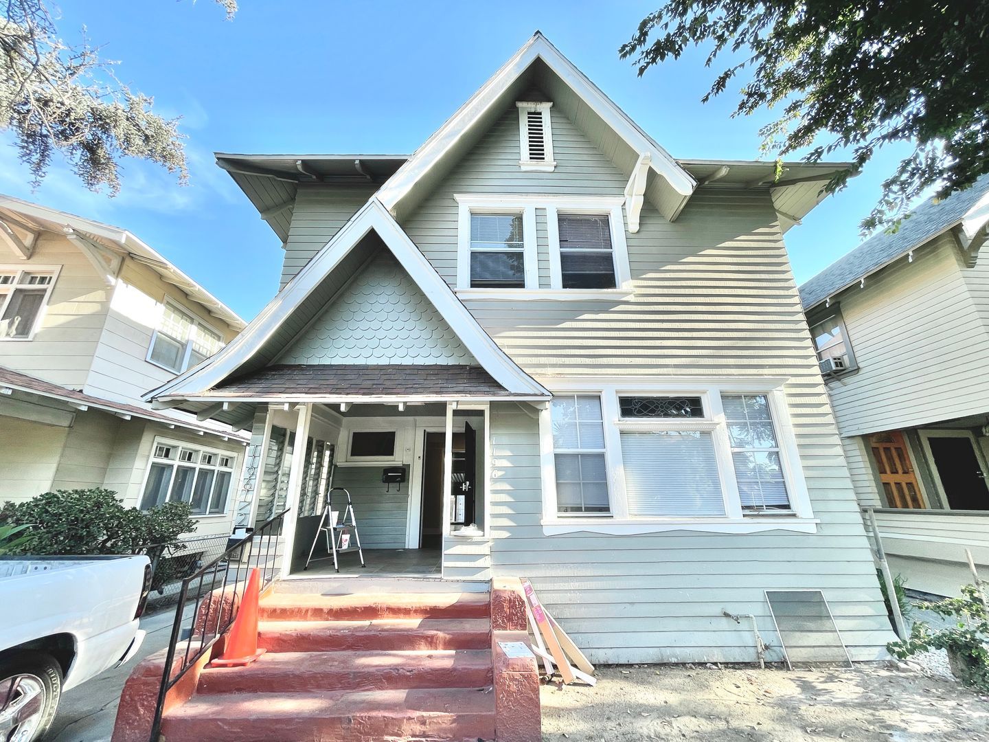 1196 W 36th St