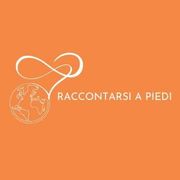 Logo stilizzato bianco di un globo terrestre e simbolo dell'infinito su sfondo arancione,