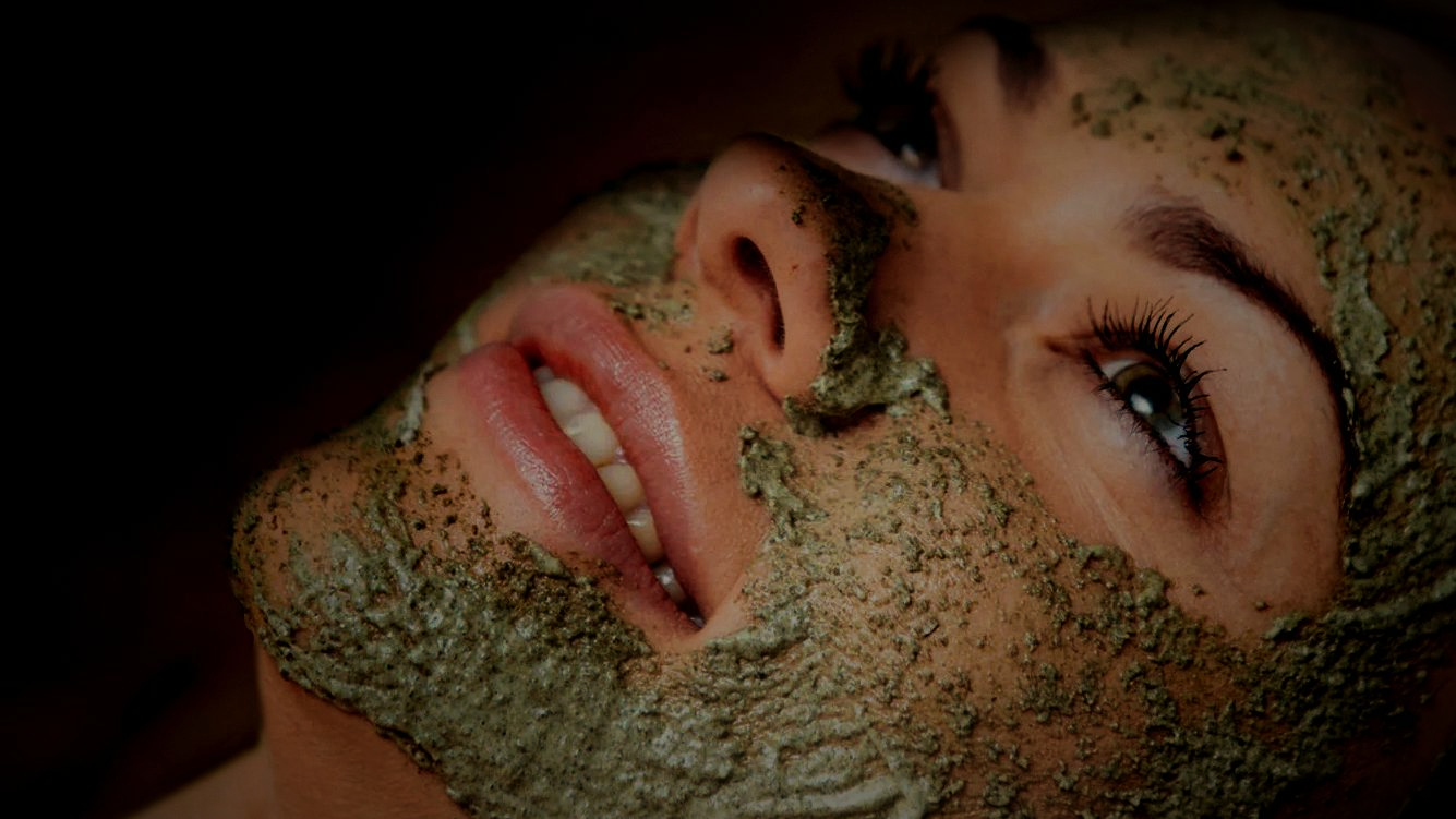 Woman getting an algae peel at Aurah in Ayrshire