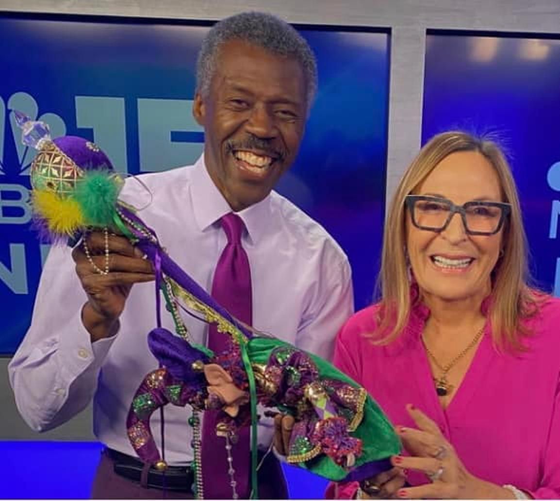 Alan Sealls passing off the Grand Marshal job to Lucy Buffett