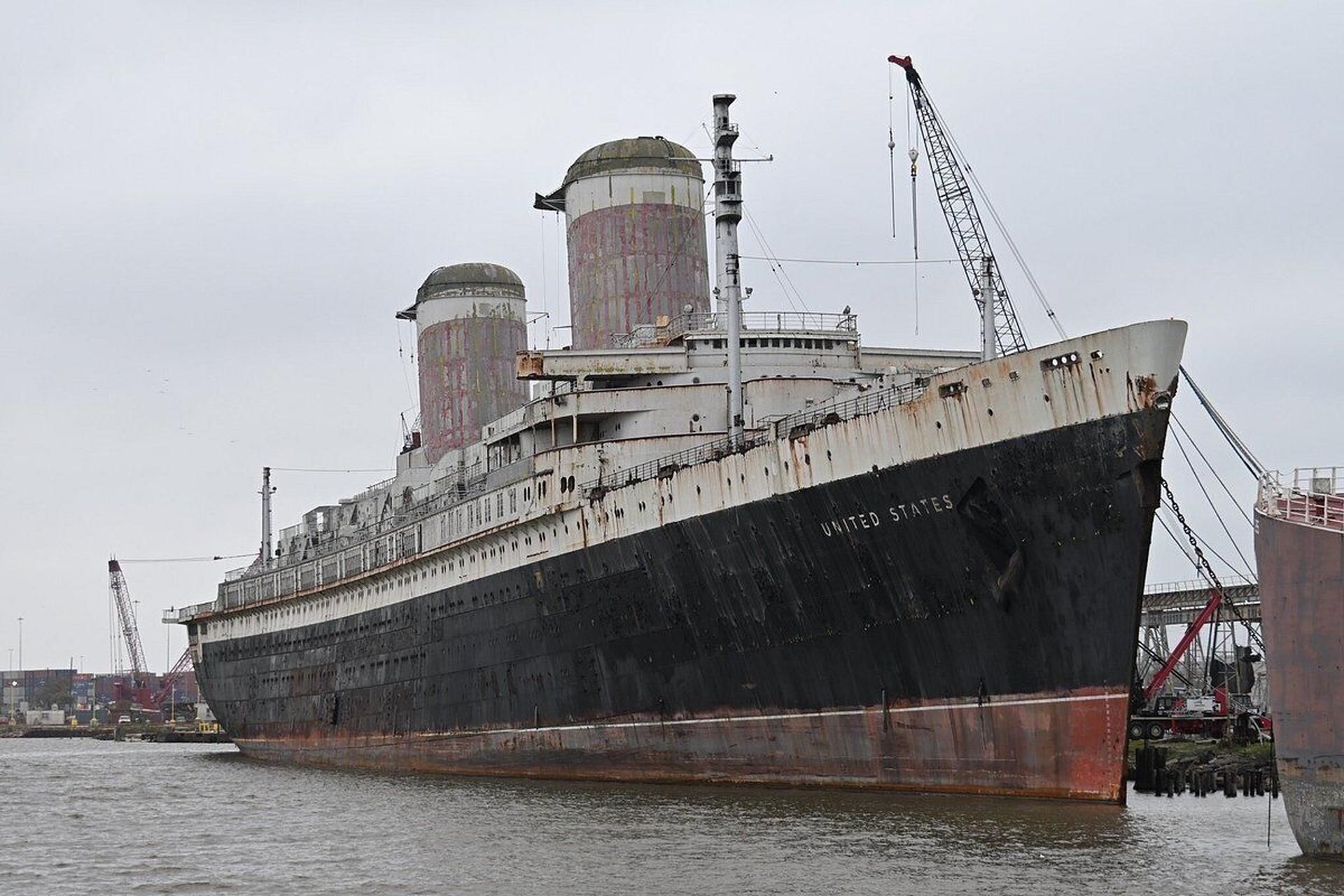 SS United States at Dock in Mobile — Photo by Perdido Queen