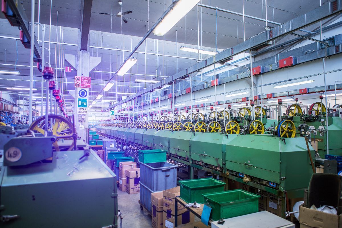 A factory filled with lots of machinery and boxes.