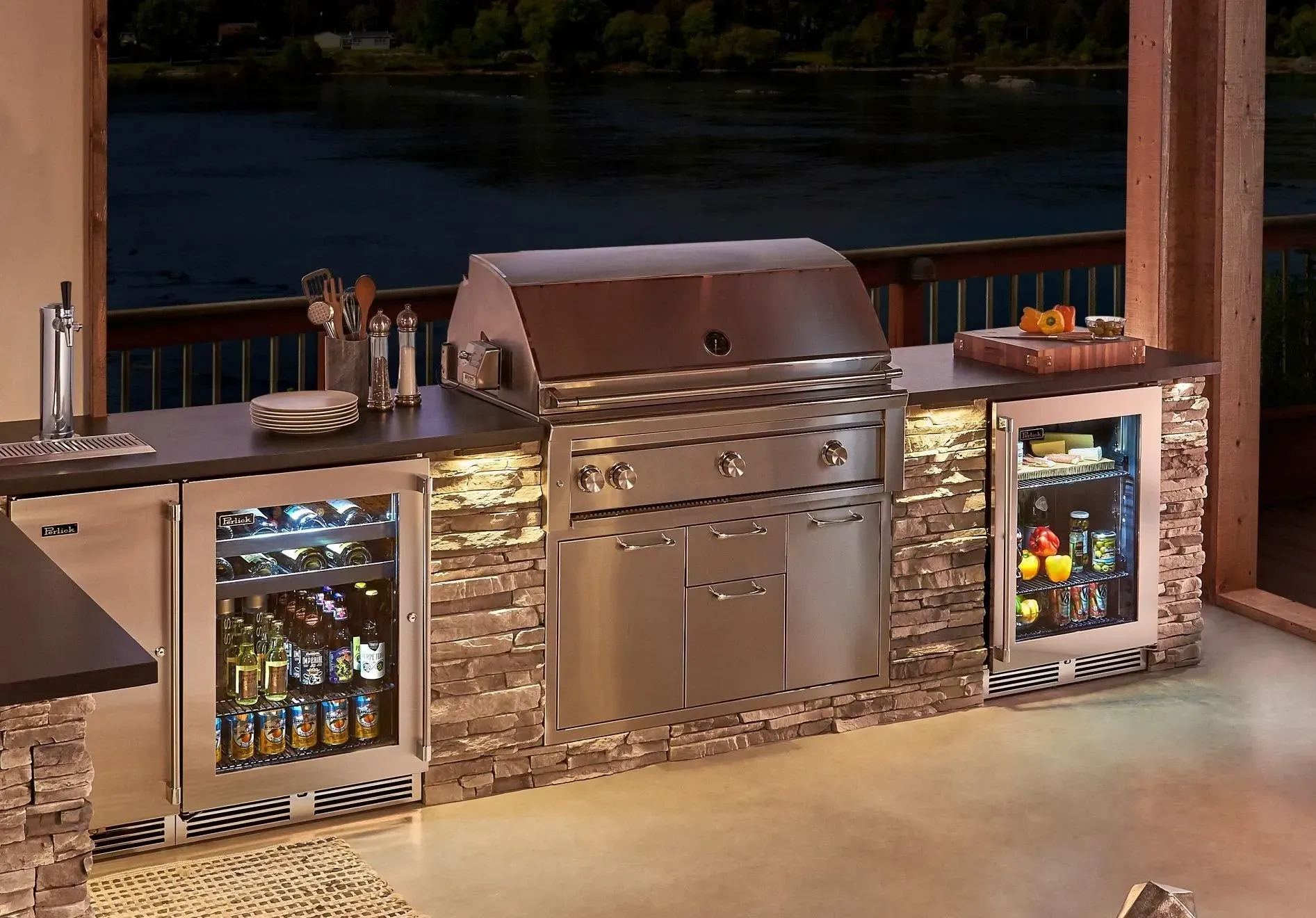 Outdoor Kitchen with Appliances