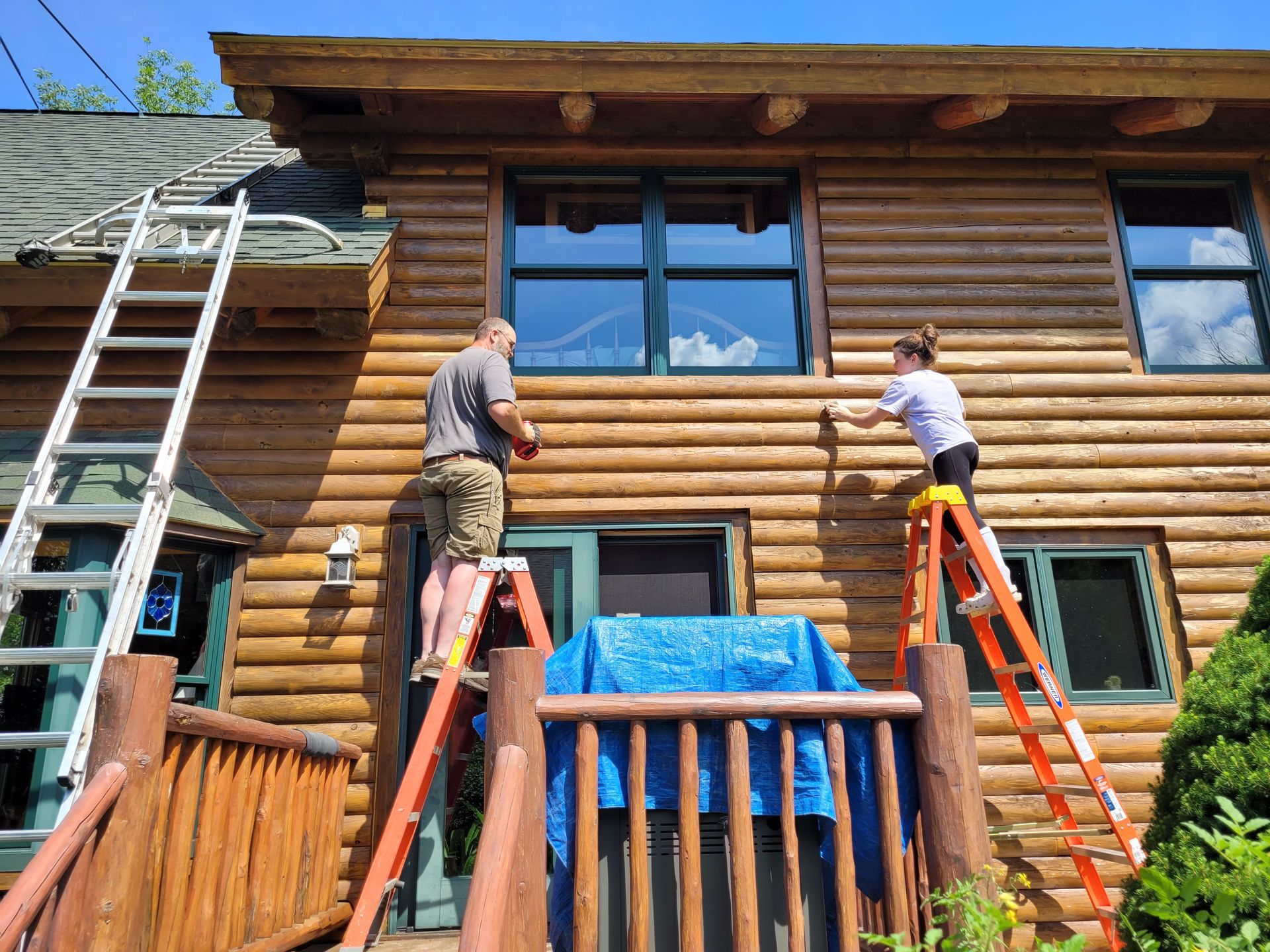 Log Home Staining & Refinishing By Big Tree Log Homes