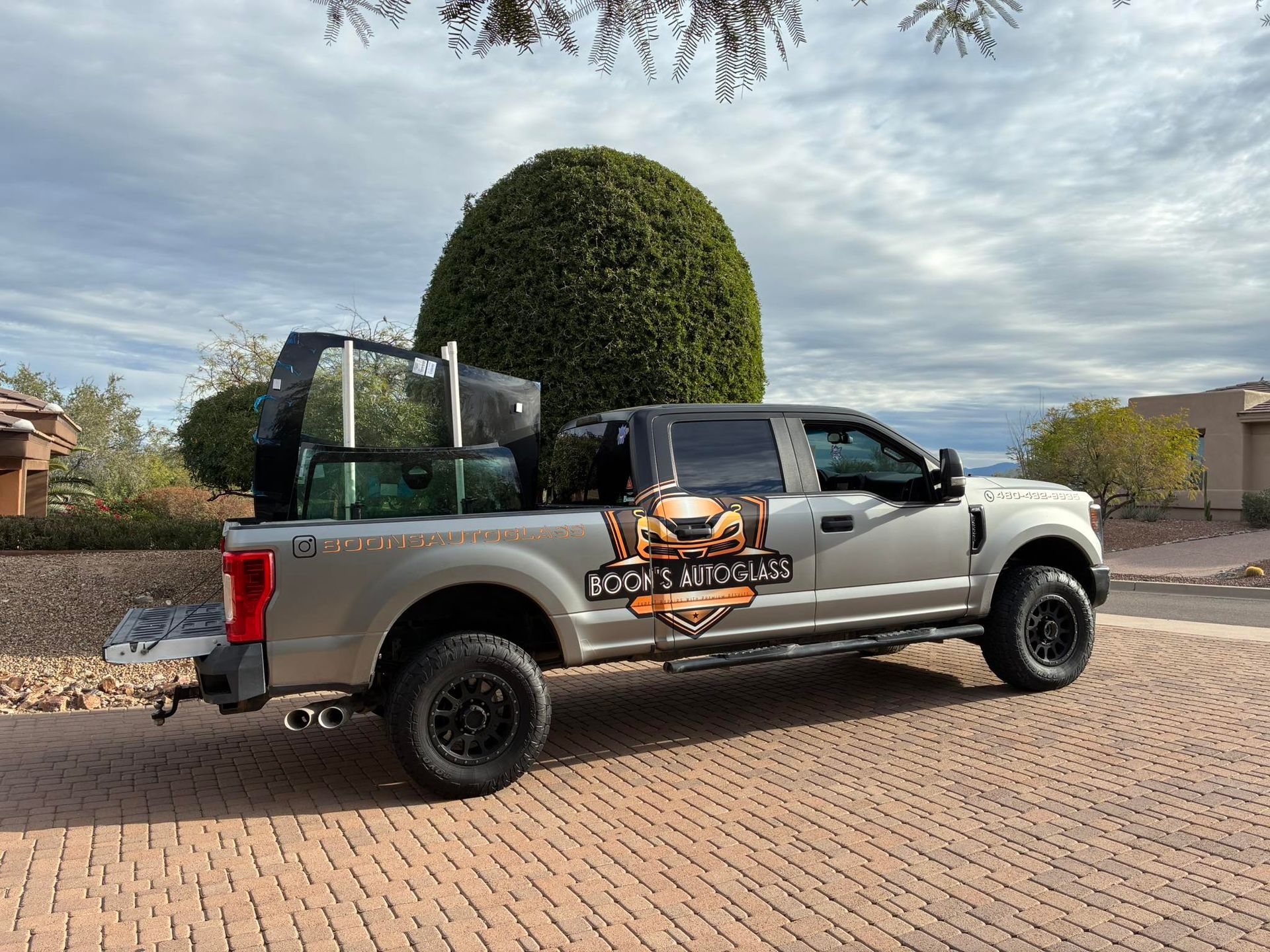 Motorhome windshield replacement in Chandler, AZ