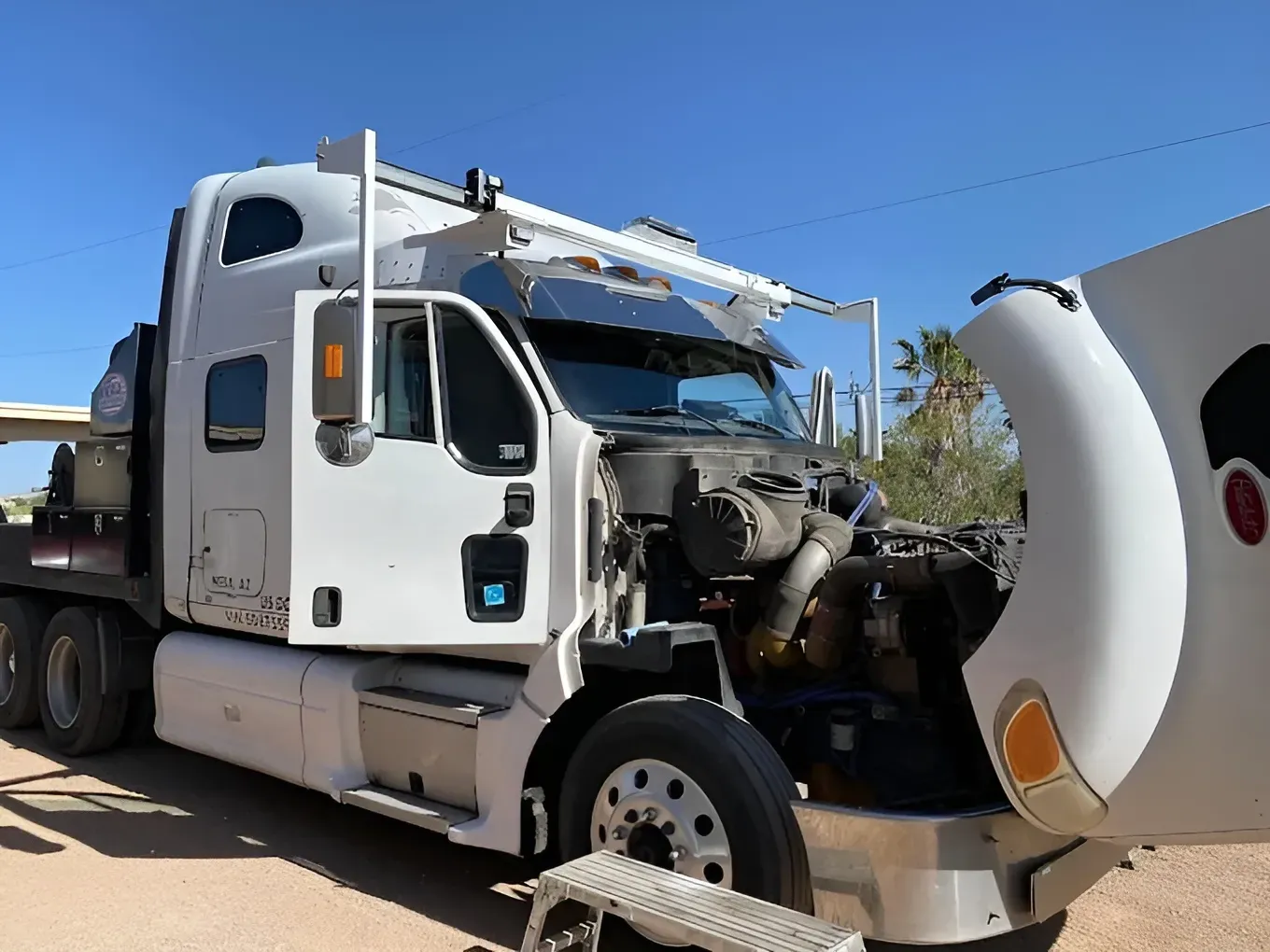 Semi-truck glass replacement near Tempe, AZ