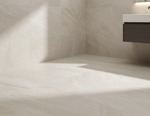 Bagno con pavimento e rivestimento in gres porcellanato