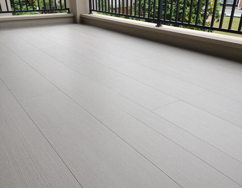 Terrazzo con pavimentazione antiscivolo