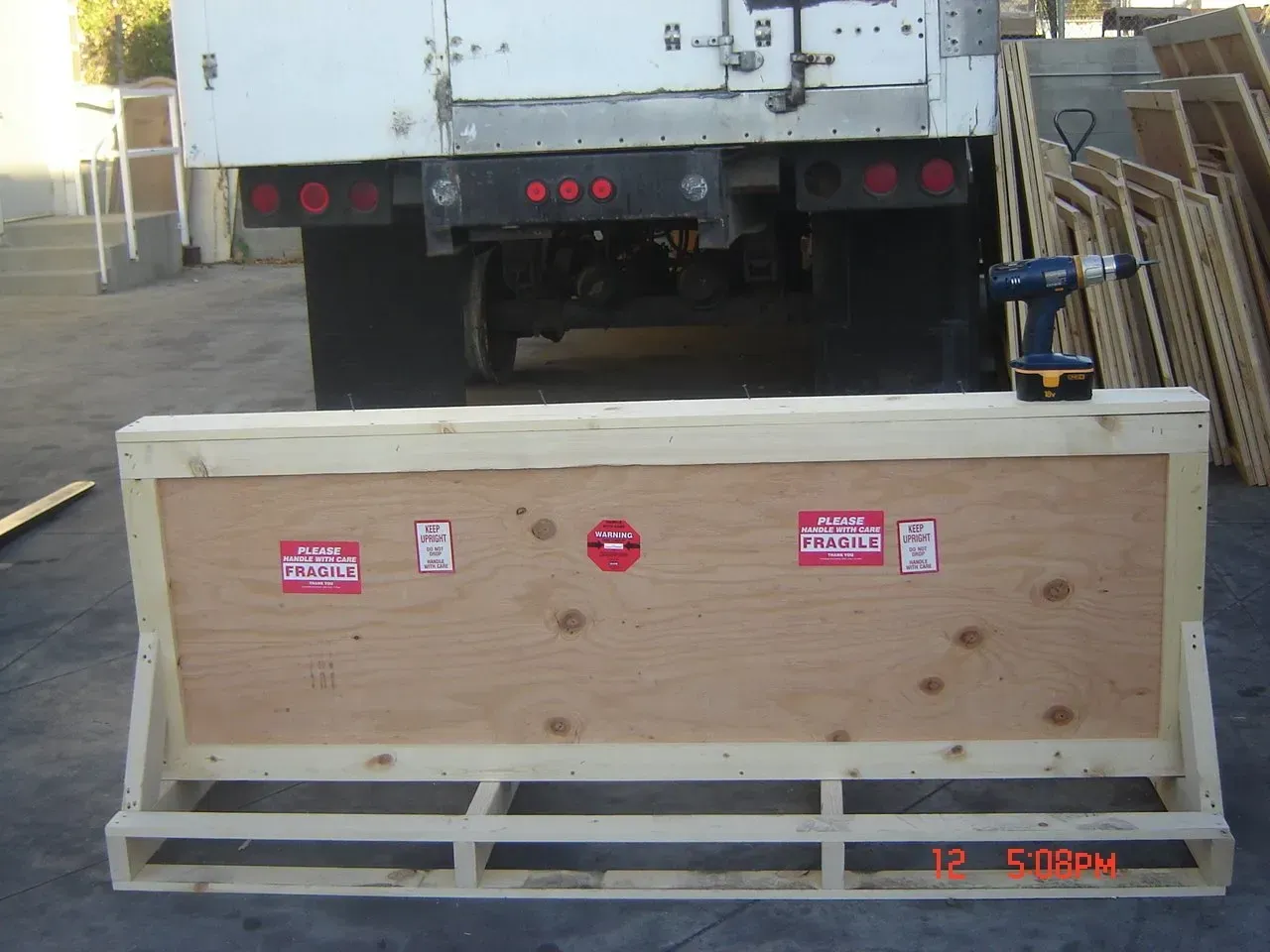 Shock sensitive packing with foam padding for artwork and glass