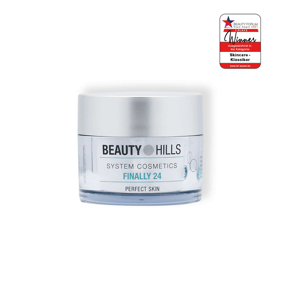 Un barattolo di Beauty Hills Finalmente 24 è appoggiato su una superficie bianca.
