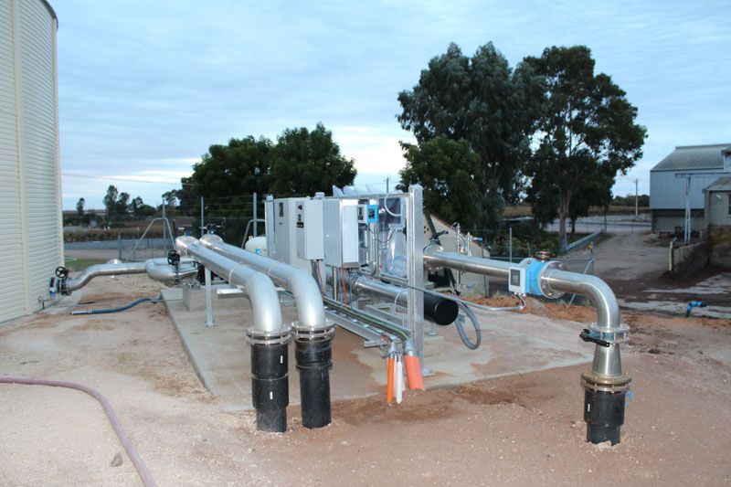 A bunch of pipes are connected to a building