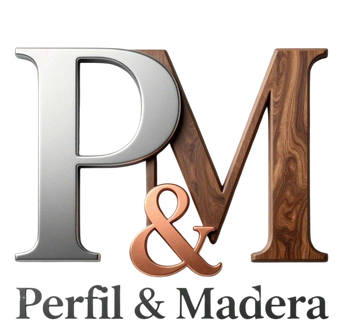 Logotipo con las letras “PM” en tonos plateados y de madera, y debajo “Perfil & Madera”.