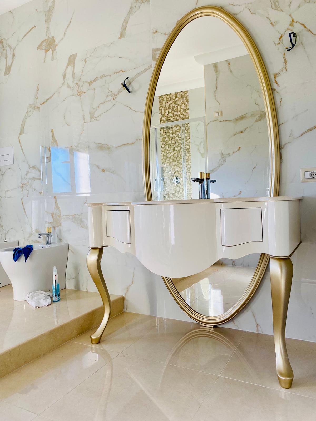 Mobili in legno per arredo bagno