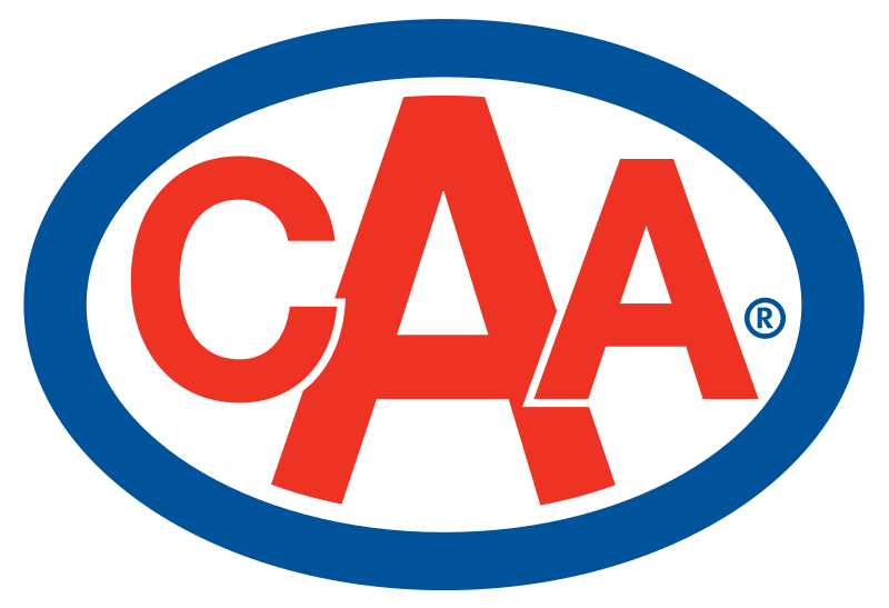 Un logo caa rouge et bleu sur fond blanc