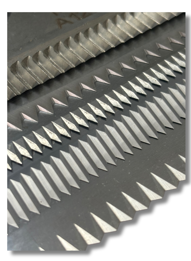 Serrated knives and blades for the packaging Indusrty
