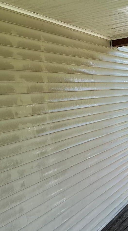A close up of a white siding on a house.