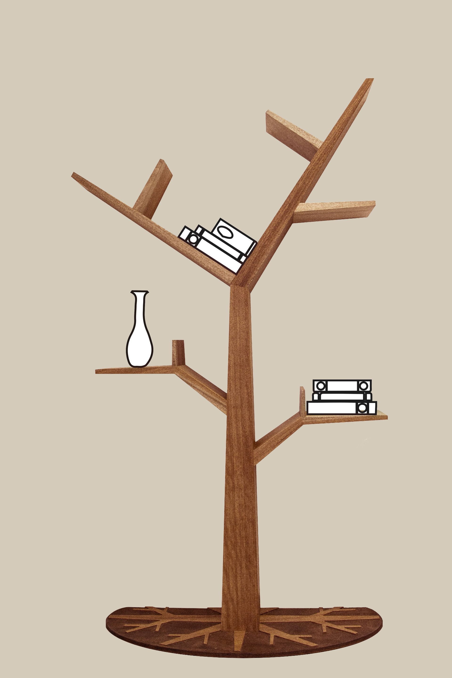 Una libreria in legno marrone a forma di albero, con oggetti sui rami, poggiata su una base semicircolare su uno sfondo neutro.