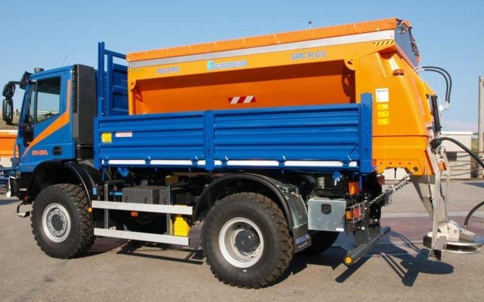 Salt spreader