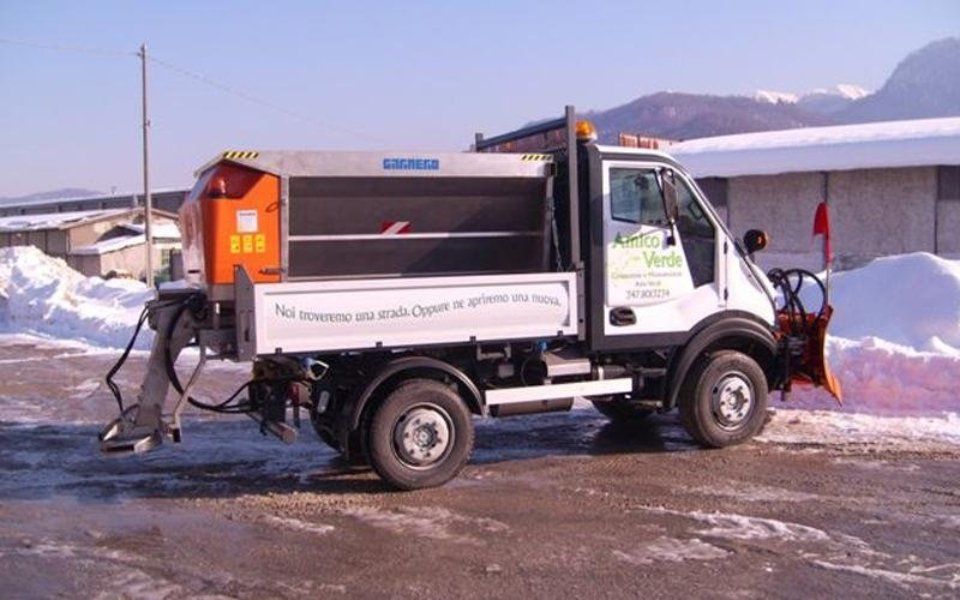Salt spreader