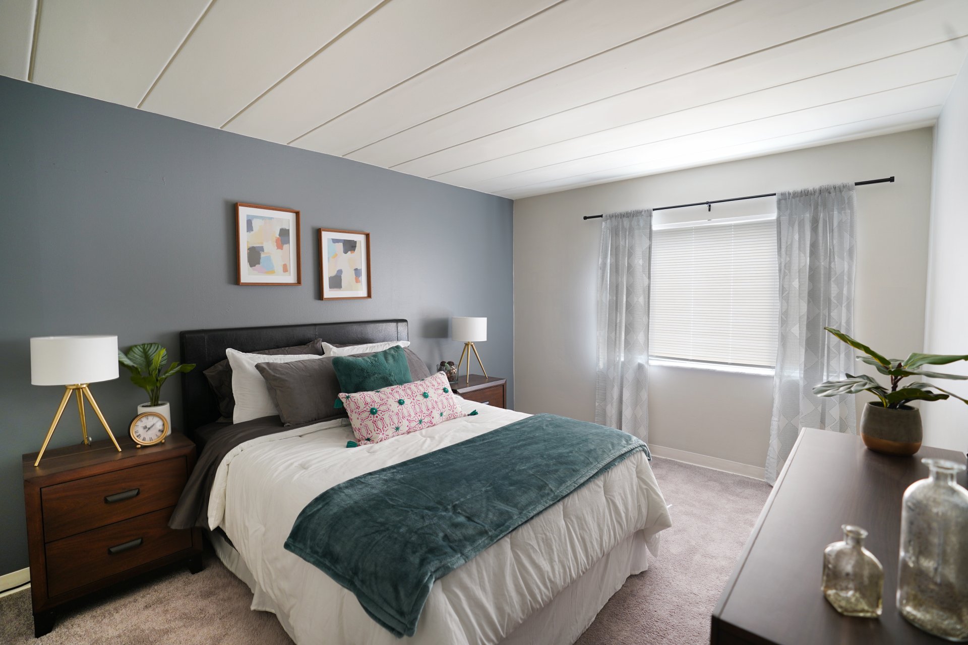 Lindenbrooke Apartments in South Park, PA