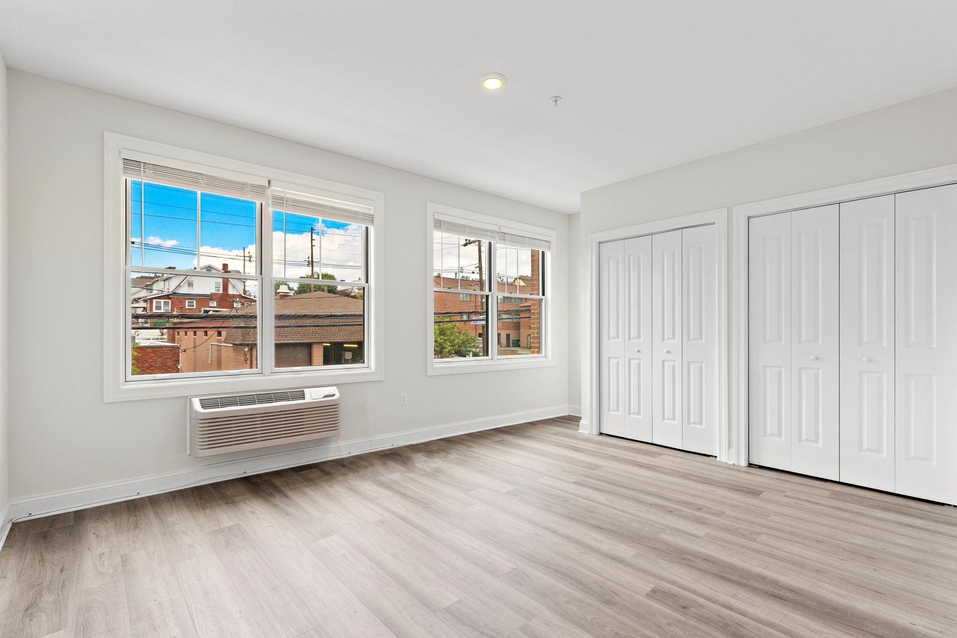 371 Lakeview ave living room windows